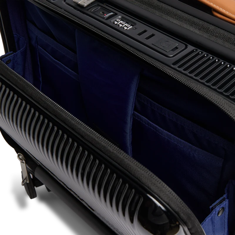 4-WHEEL PILOT ZIP SUITCASE FRONT PANEL