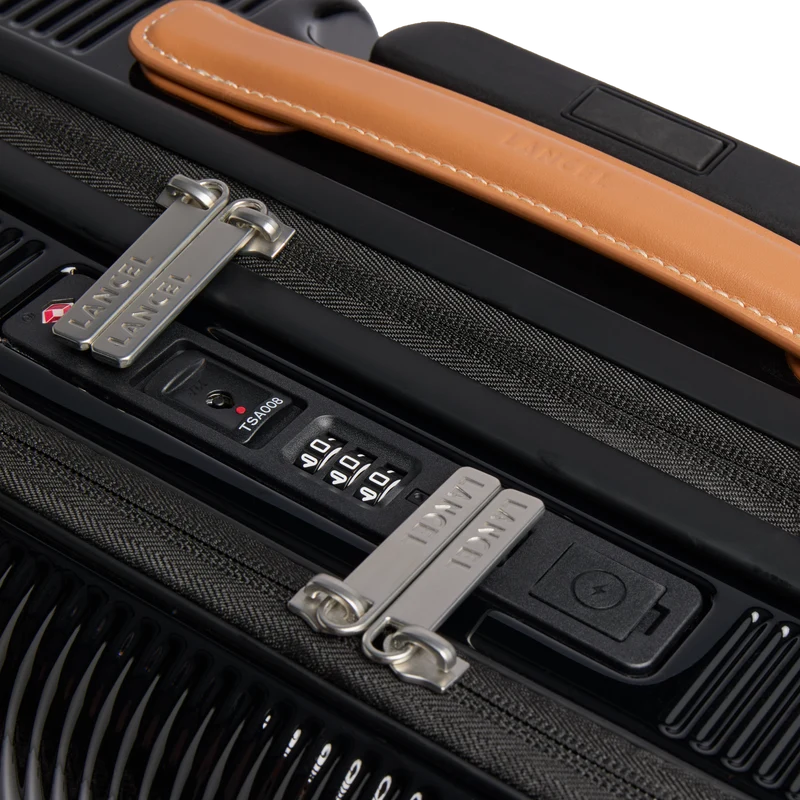 4-WHEEL PILOT ZIP SUITCASE FRONT PANEL