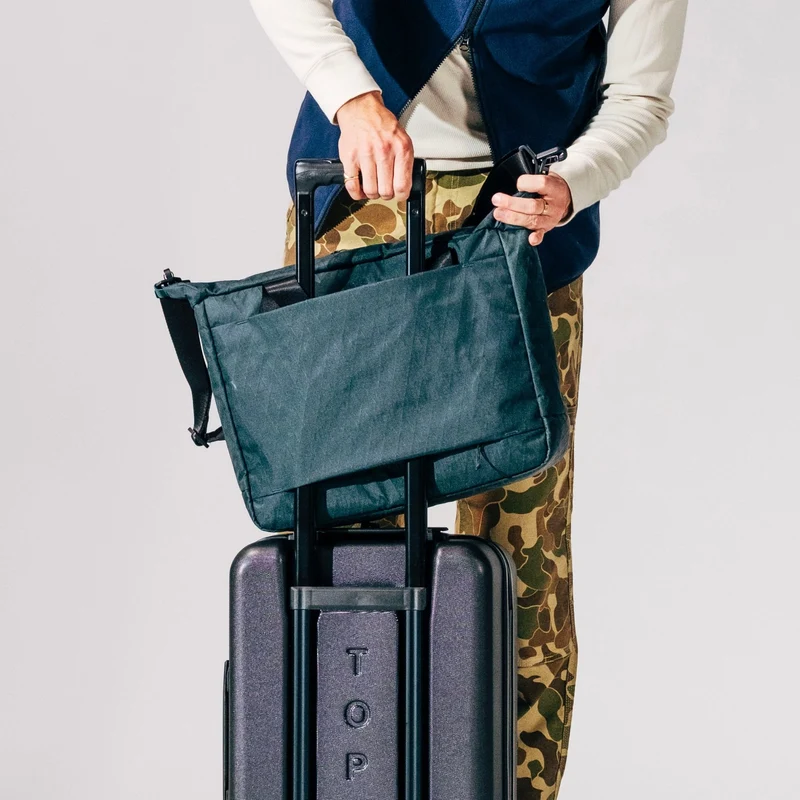 Global Pro Travel Tote 17L