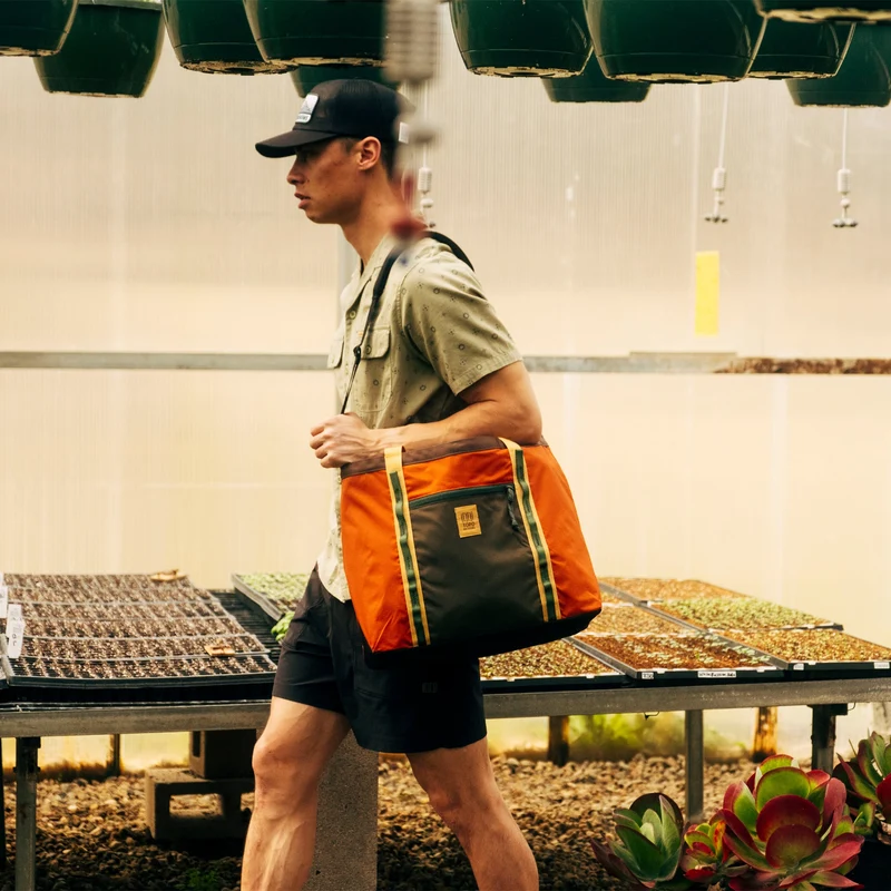Mountain Utility Tote 33L