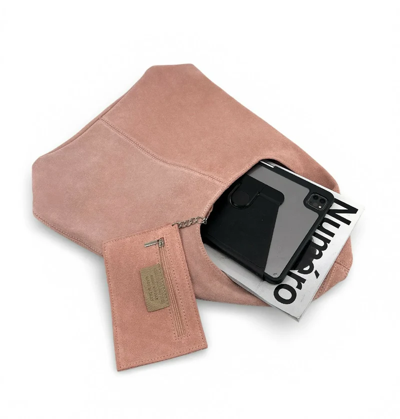 Sac à main de forme HOBO en daim épais EVA E.L. Rose nude