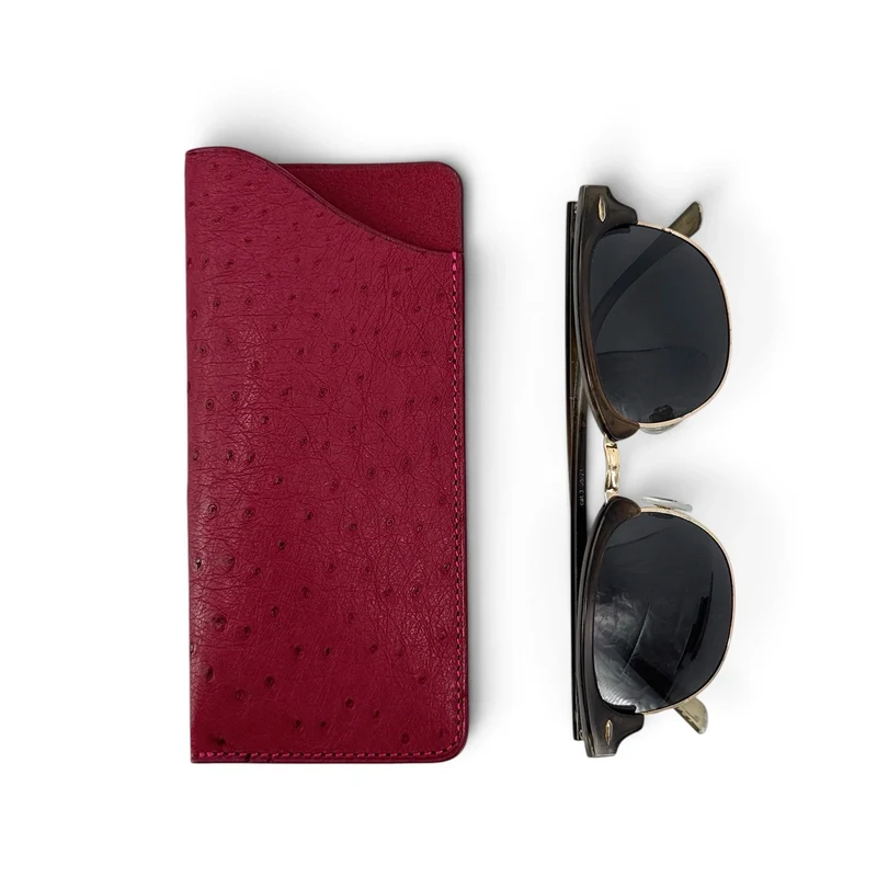 Etui à lunettes en cuir d'autruche édition Haute-couture Rouge bordeaux