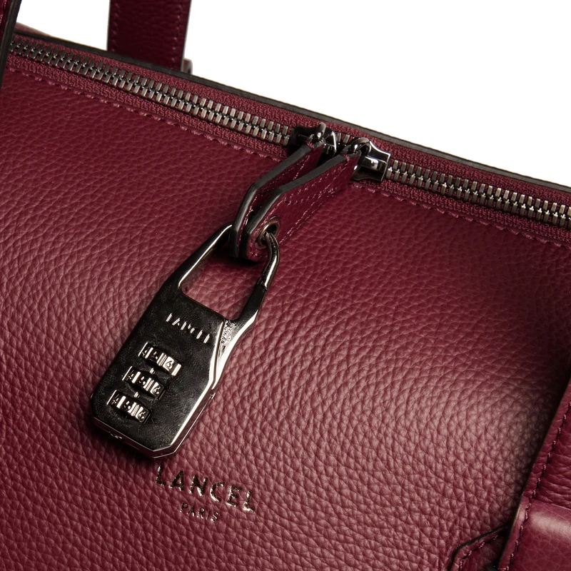 ZIP DUFFLE BAG