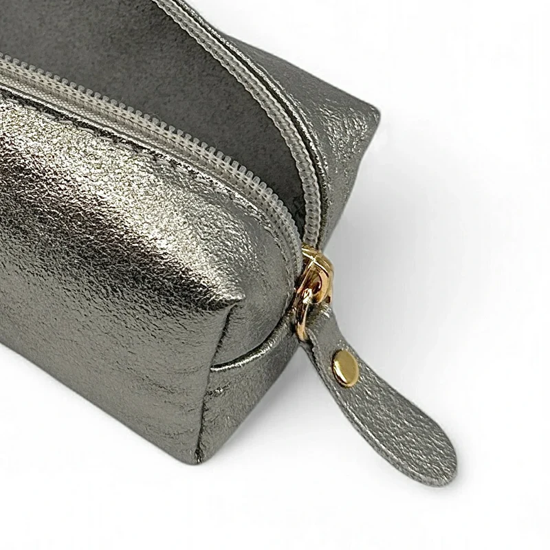Trousse en cuir irisé TICTOC GLOW Argent moyen