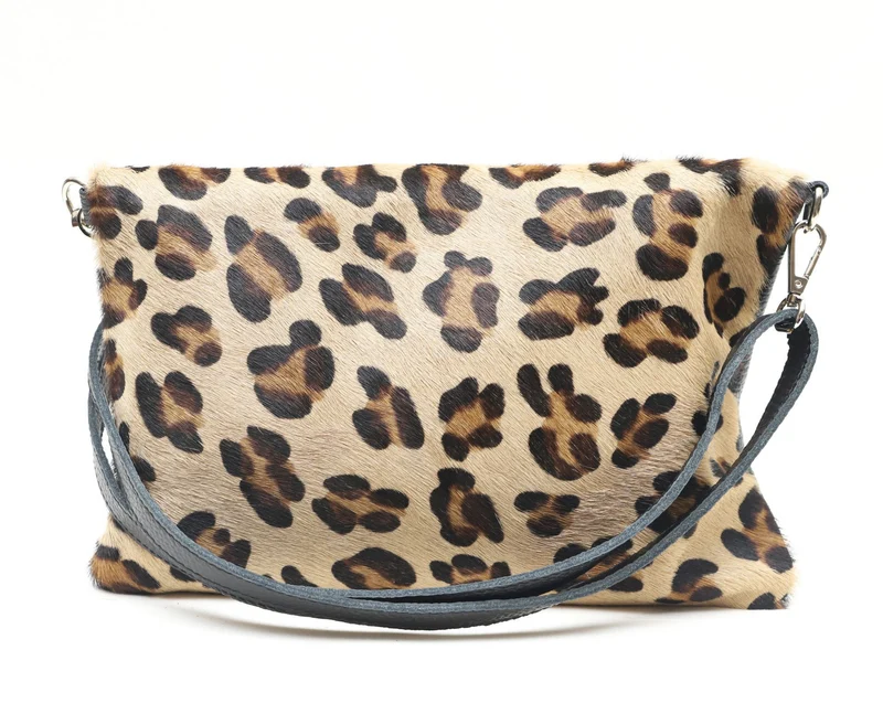 Sac pochette en cuir à motifs CHARLOTTE E.L. Léopard