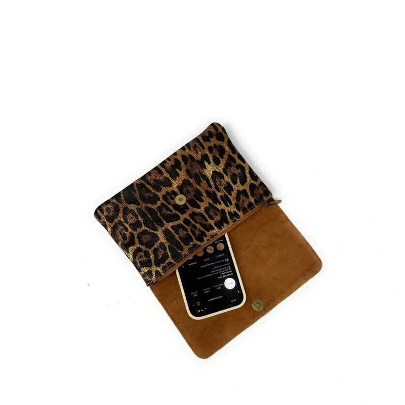 Sac pochette en cuir irisé MAELIA Léopard bronze
