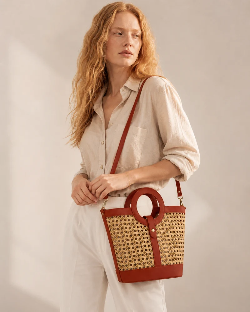Sac cabas en cuir lisse et rotin ODINE Terracotta