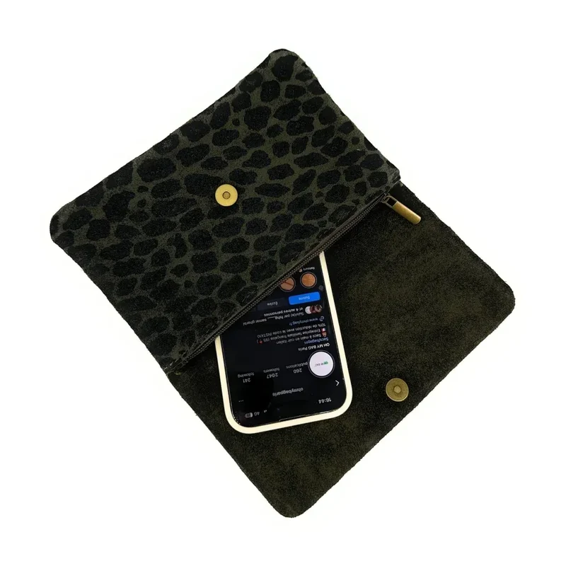 Sac pochette en daim à motif MAELIA JUNGLE Léopard kaki