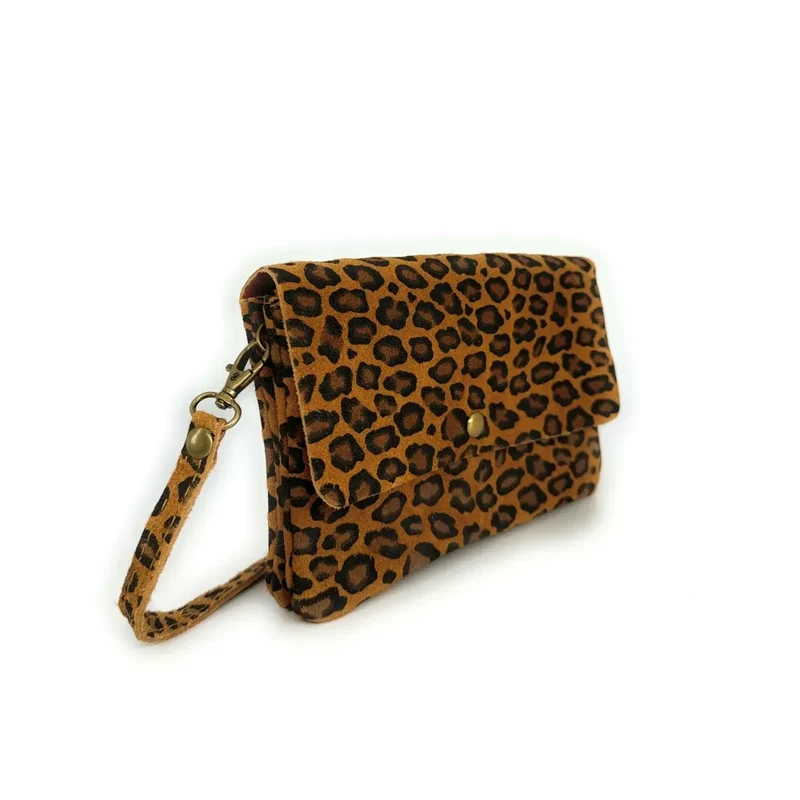 Sac pochette en daim à motif MAELIA JUNGLE Léopard camel