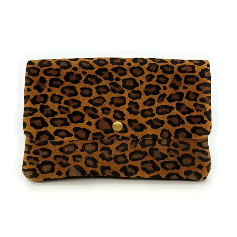 Sac pochette en daim à motif MAELIA JUNGLE Léopard camel