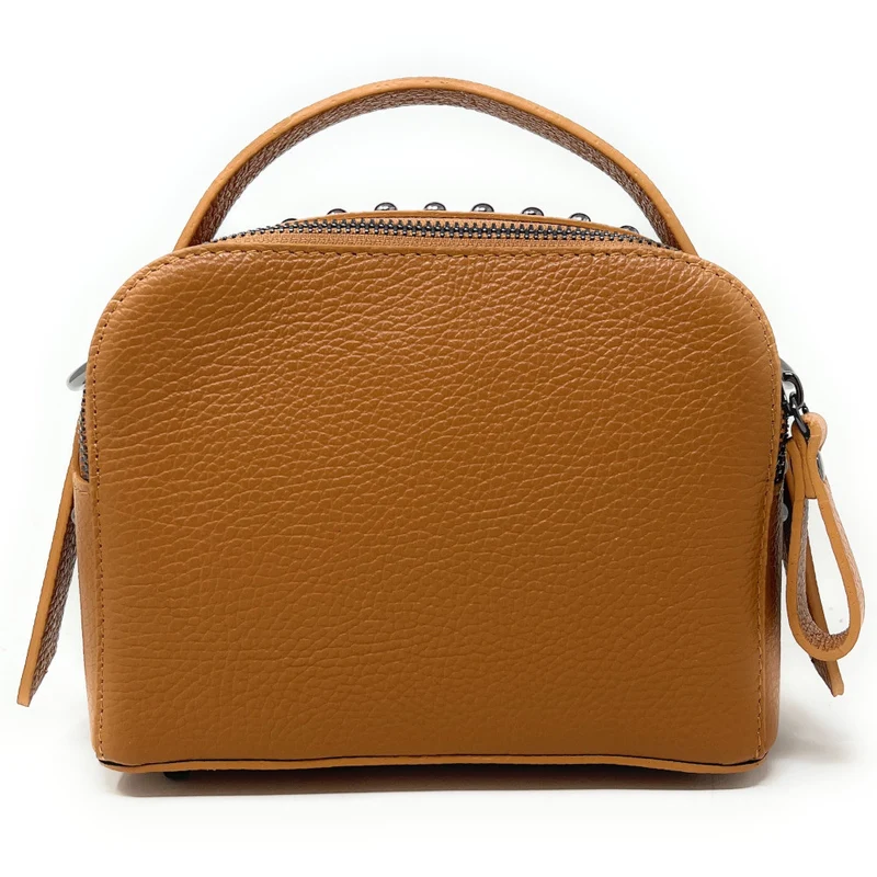 Mini sac à main en cuir grainé clouté AMY Camel