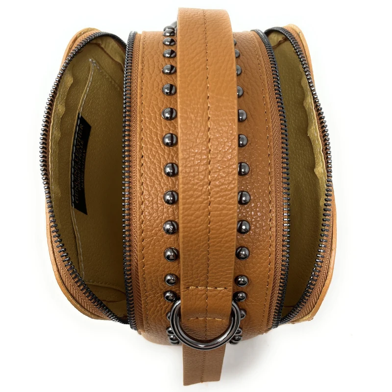 Mini sac à main en cuir grainé clouté AMY Camel