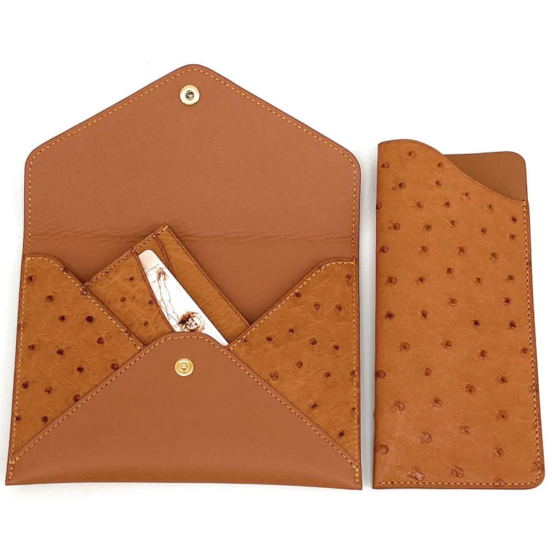 Pochette enveloppe en cuir d'autruche édition Haute-couture Camel