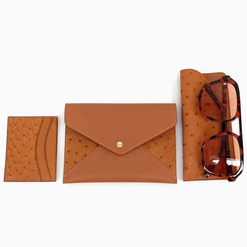 Pochette enveloppe en cuir d'autruche édition Haute-couture Camel