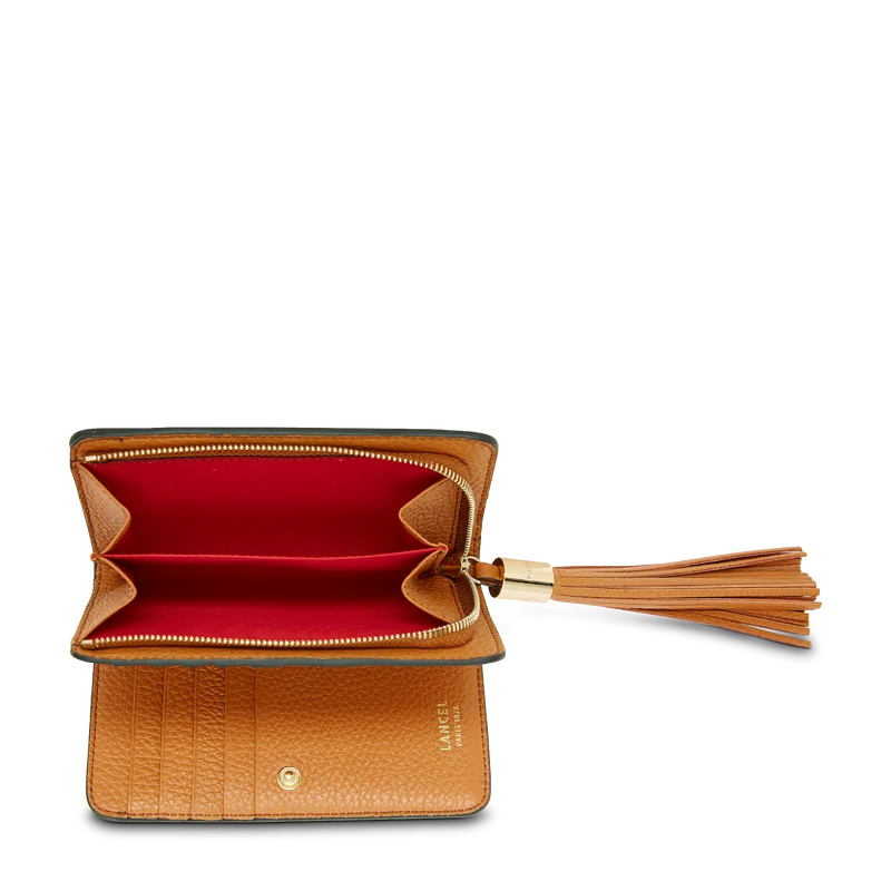 Compact rectangular zipped wallet