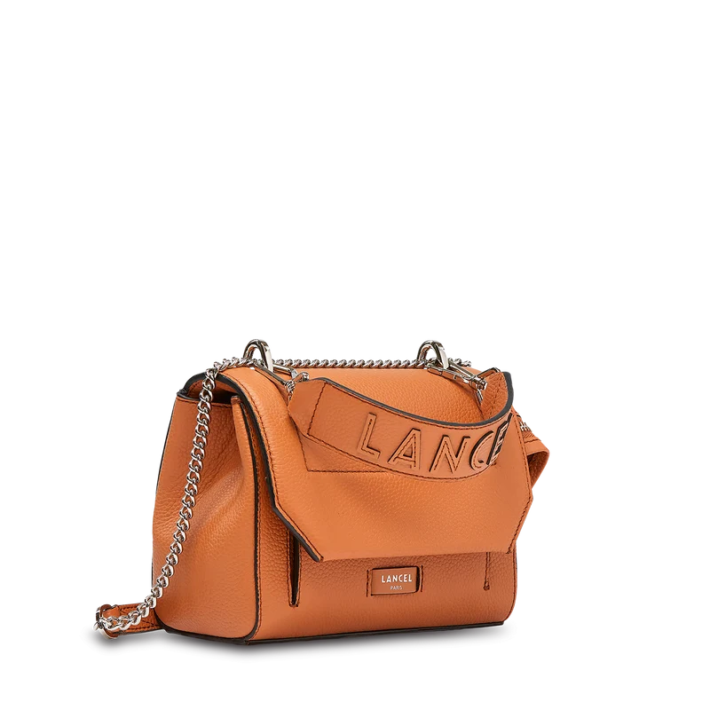 Flap bag with handle