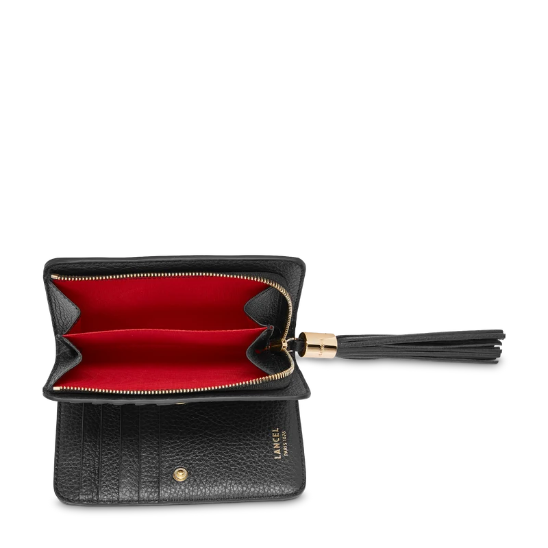 Compact rectangular zipped wallet