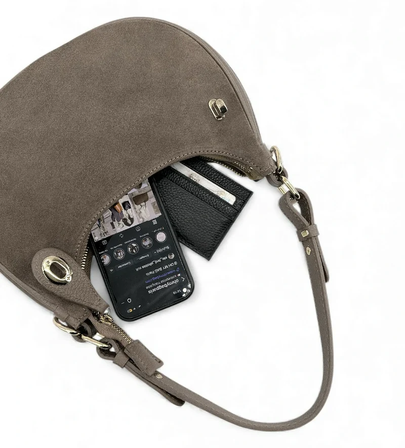 Sac à main demi-lune en daim MUNE Taupe foncé