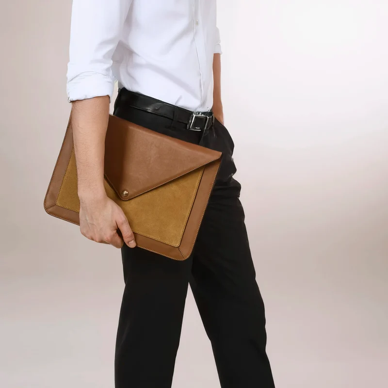 Housse pour ordinateur SCYLAS camel cognac