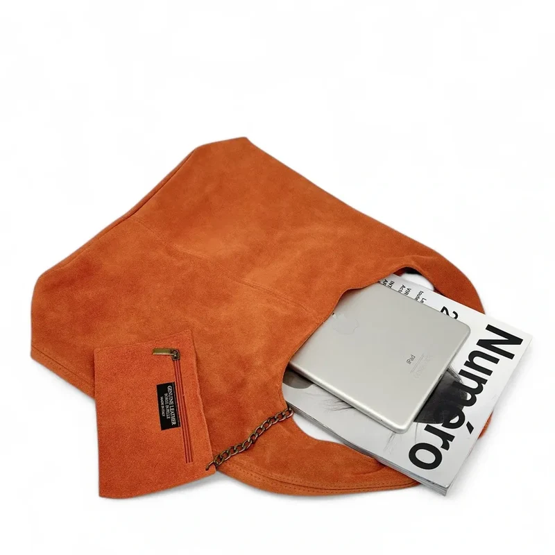 Sac à main de forme HOBO en daim EVA Mandarine