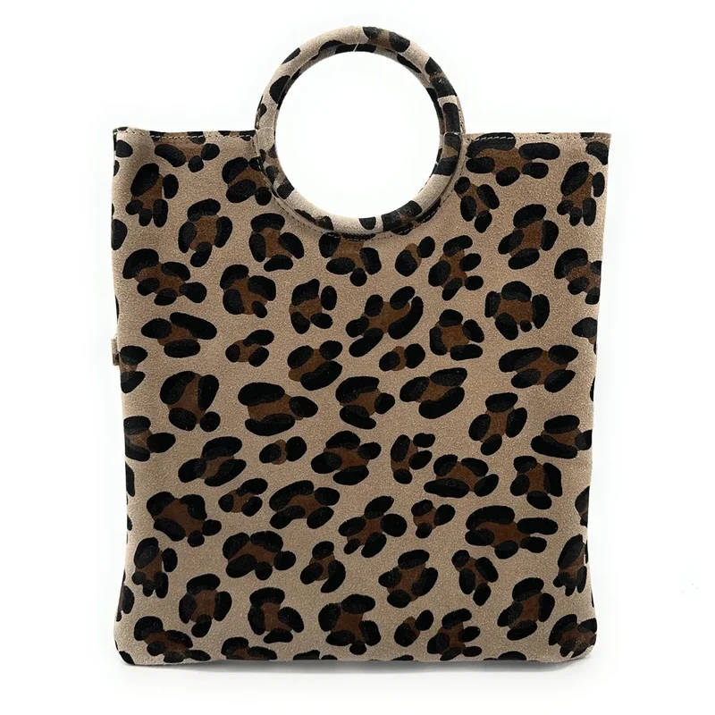 Sac pochette en daim CHARLOTTE ET LEO Léopard taupe moyen