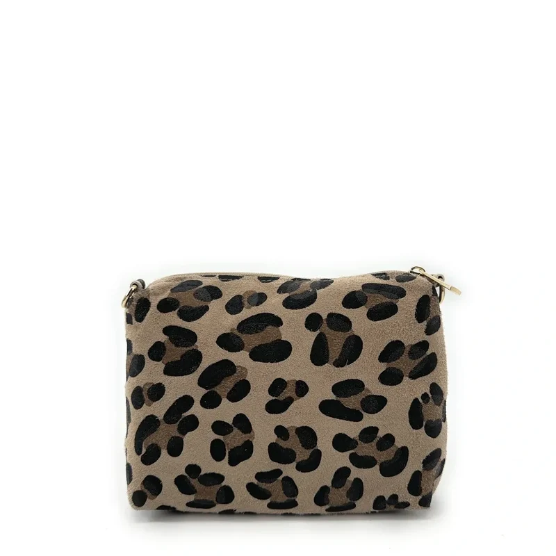 Sac pochette en daim CHARLOTTE ET LEO Léopard taupe moyen