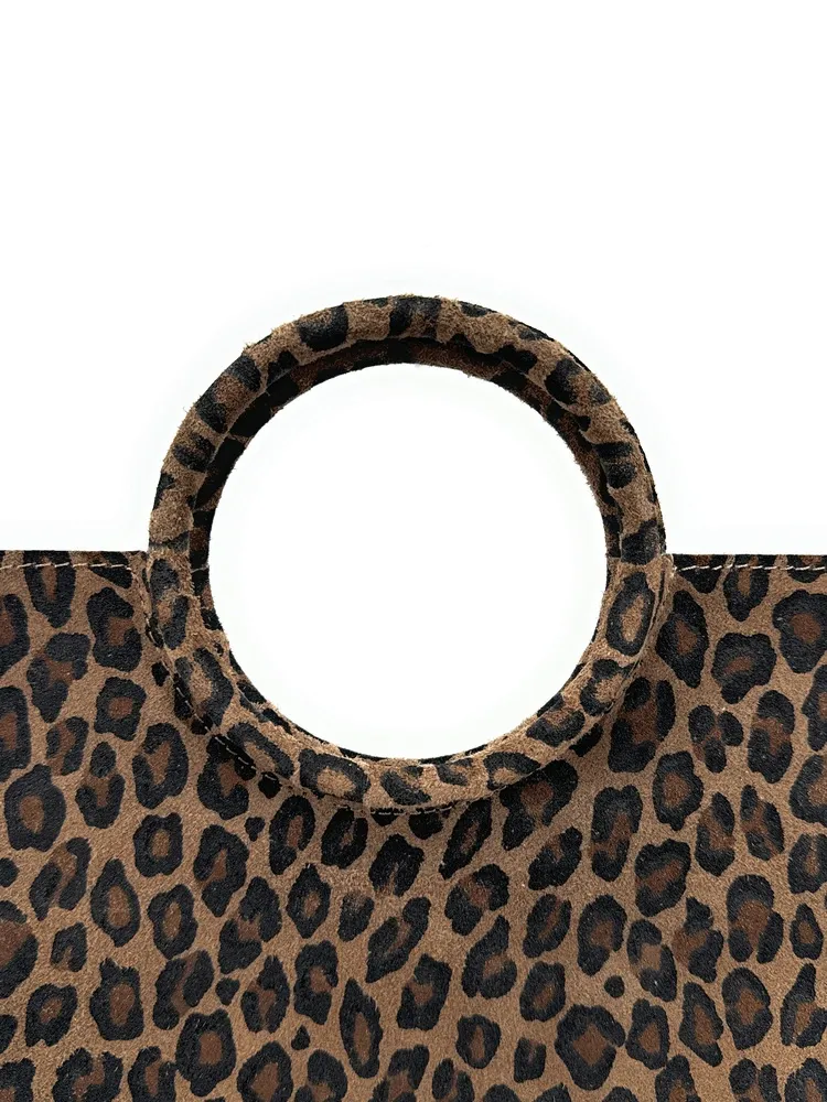 Sac pochette en daim CHARLOTTE ET LEO Léopard taupe foncé