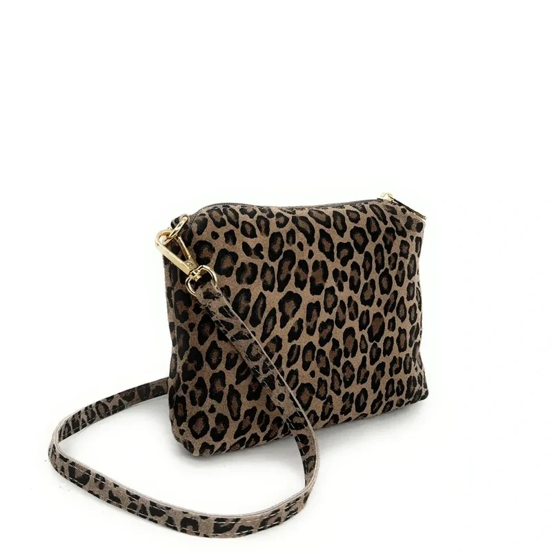 Sac pochette en daim CHARLOTTE ET LEO Léopard taupe foncé