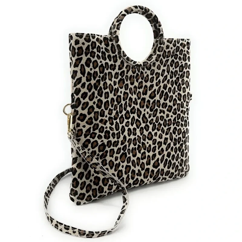 Sac pochette en daim CHARLOTTE ET LEO Léopard taupe clair