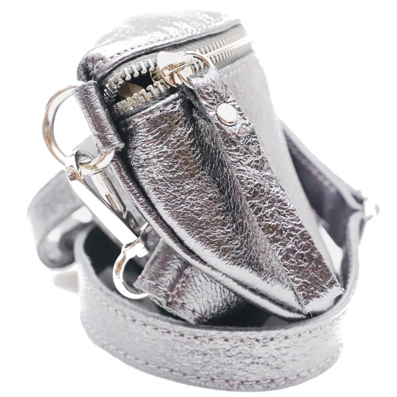 Sac banane en cuir irisé LOU Argent clair
