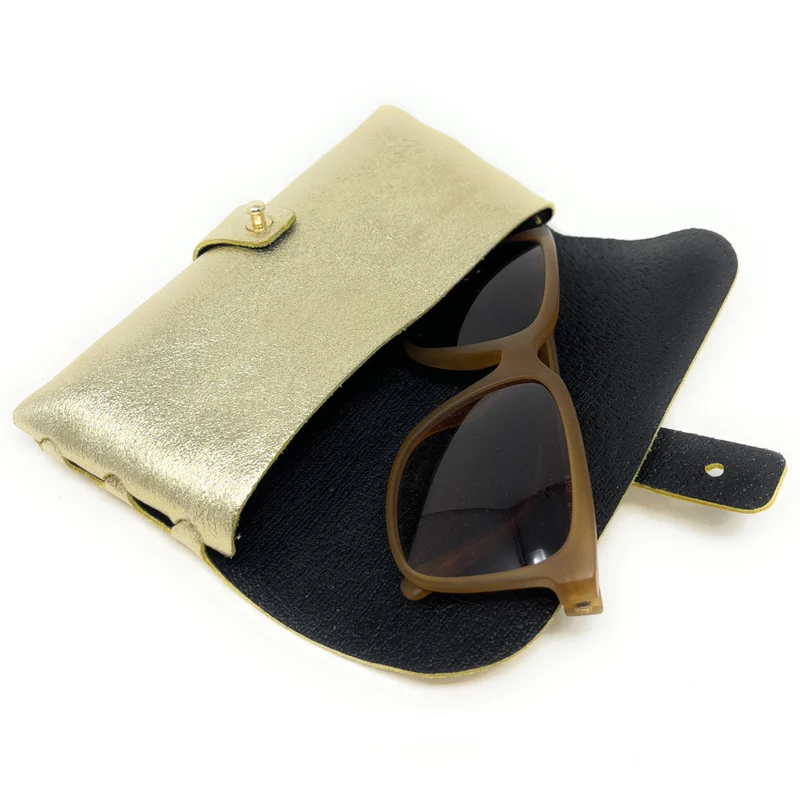 Étui à lunettes en cuir irisé LUMOS Or pâle