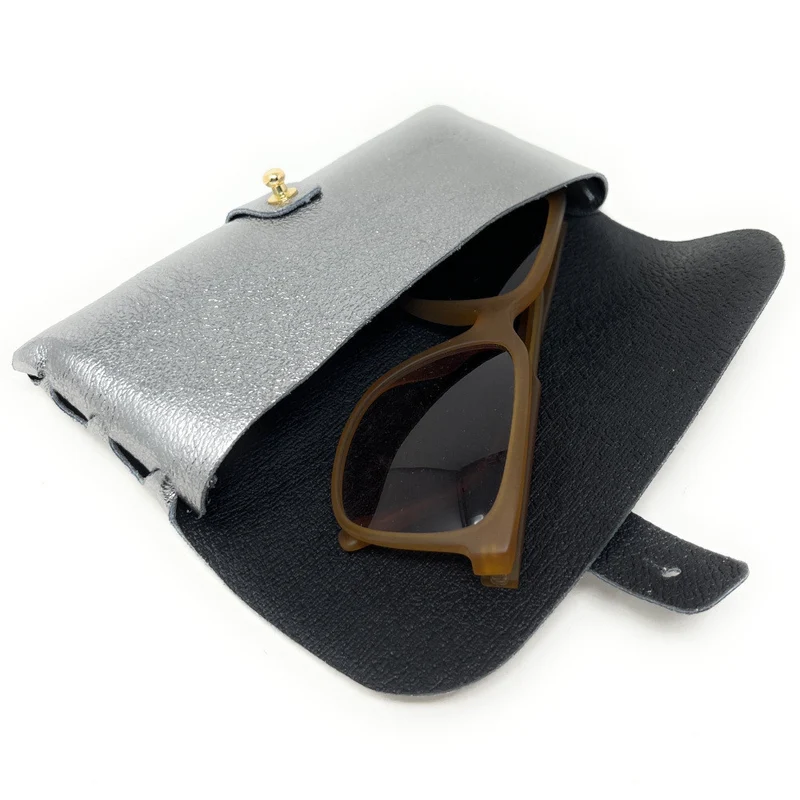 Étui à lunettes en cuir irisé LUMOS Argent moyen