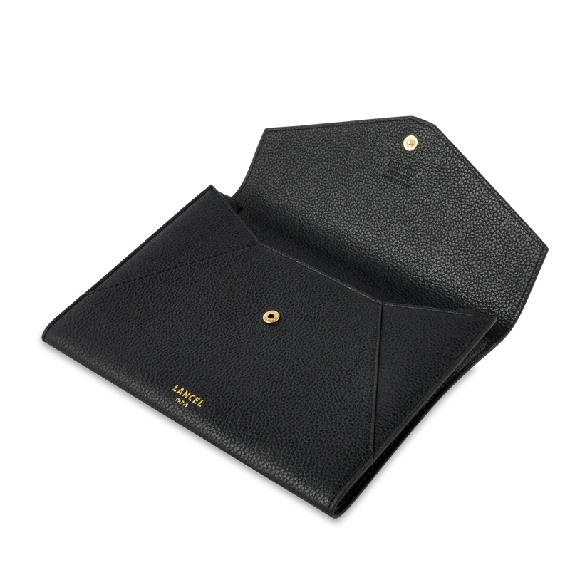 M FLAP POUCH WITH REMOVABLE WRISTLET