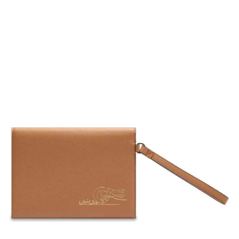 M FLAP POUCH WITH REMOVABLE WRISTLET