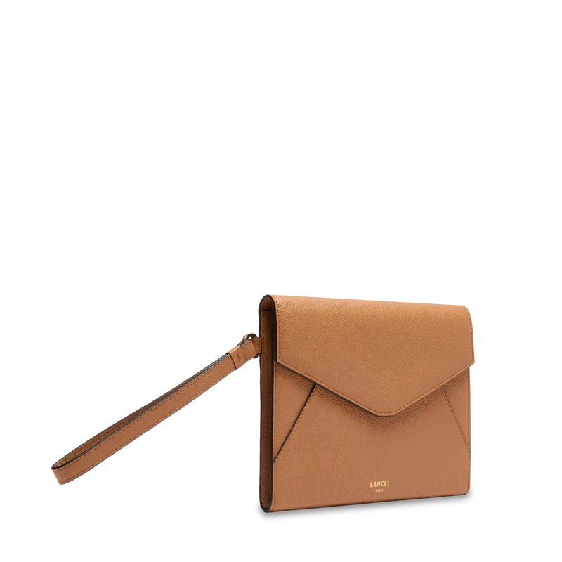 M FLAP POUCH WITH REMOVABLE WRISTLET