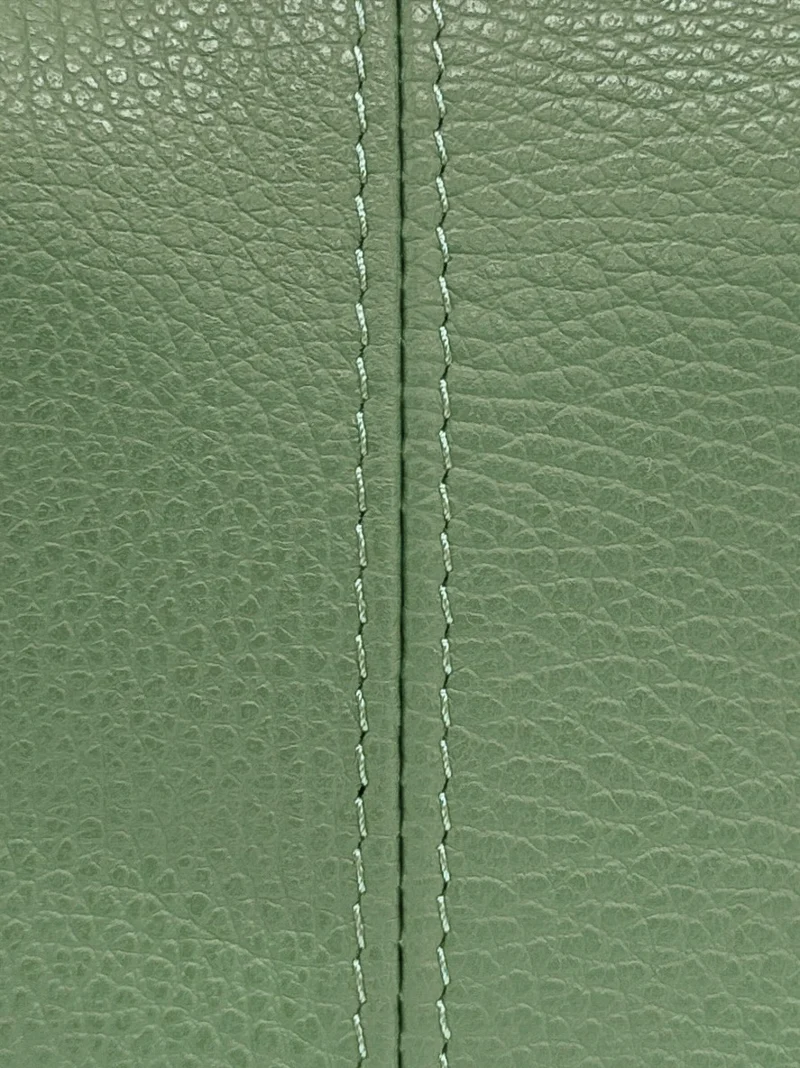 Sac seau à bandoulière en cuir grainé BEAUBOURG Vert amande