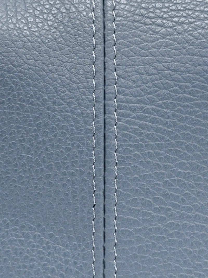 Sac seau à bandoulière en cuir grainé BEAUBOURG Bleu glacier