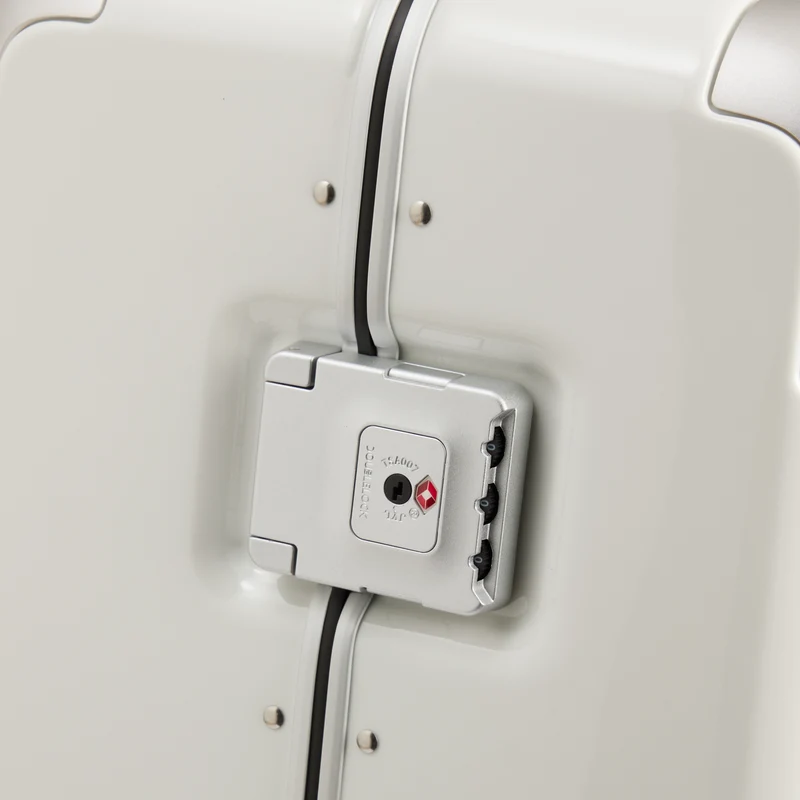 MEDIUM 4-WHEEL SUITCASE