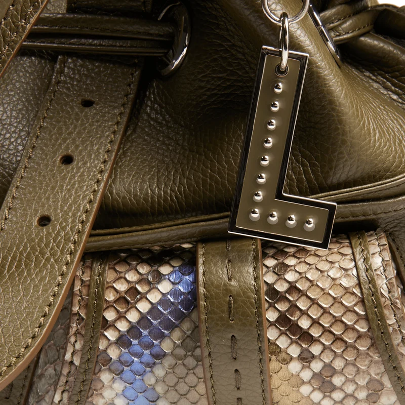 M BUCKET BAG