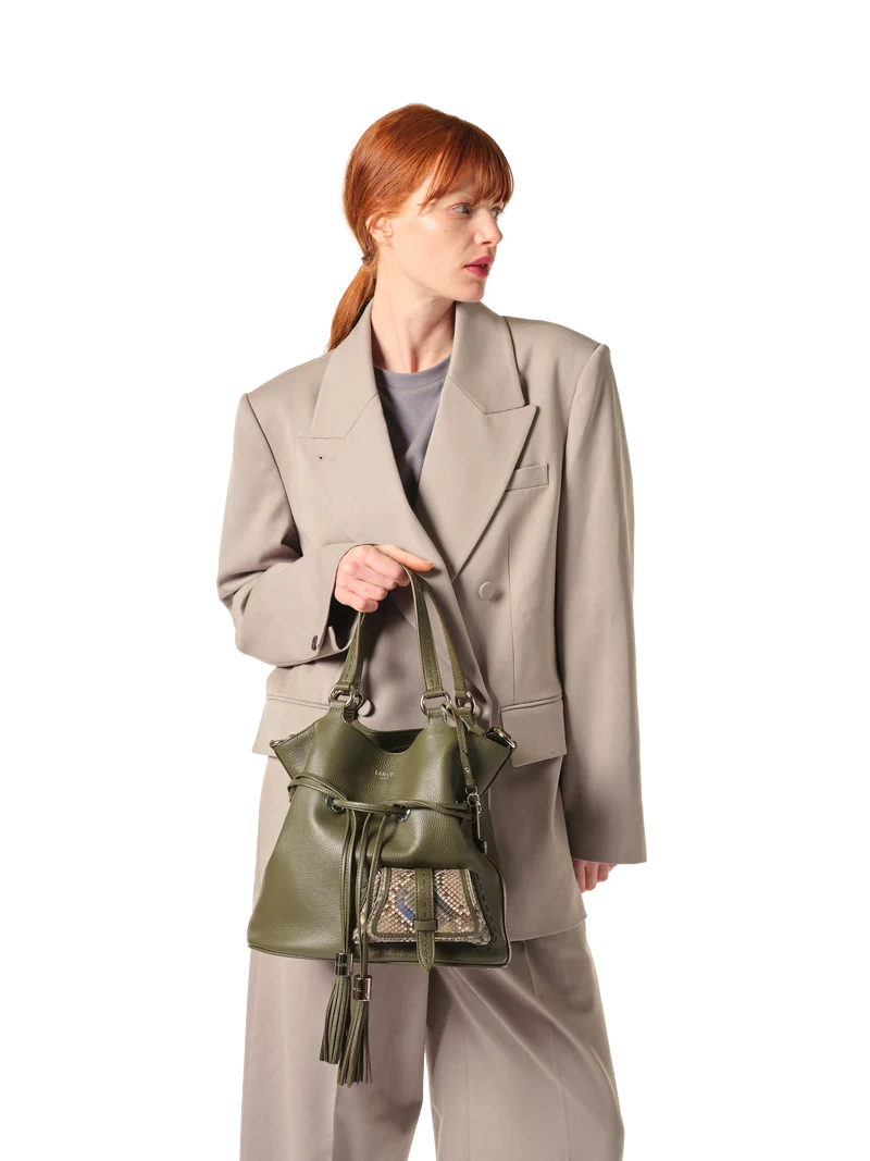 M BUCKET BAG