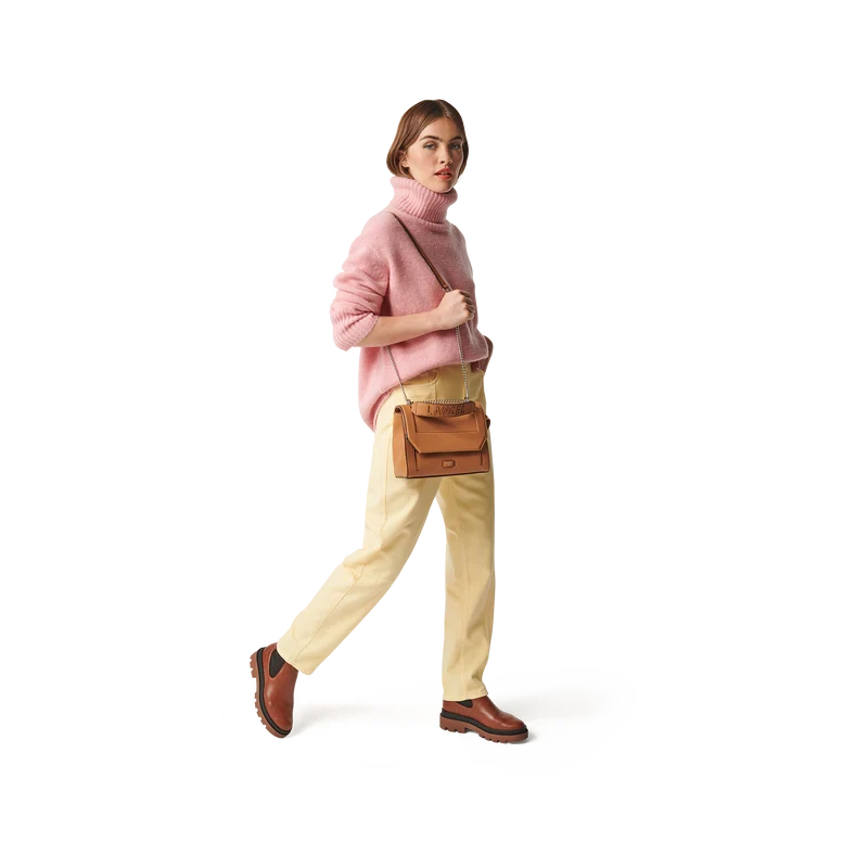 Flap bag with handle