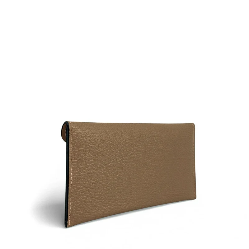 Pochette enveloppe en cuir grainé CLOE Taupe foncé