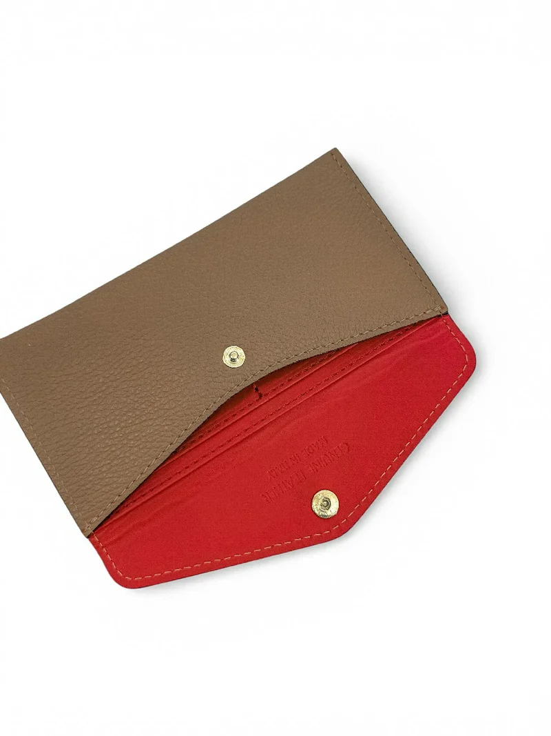 Pochette enveloppe en cuir grainé CLOE Taupe foncé