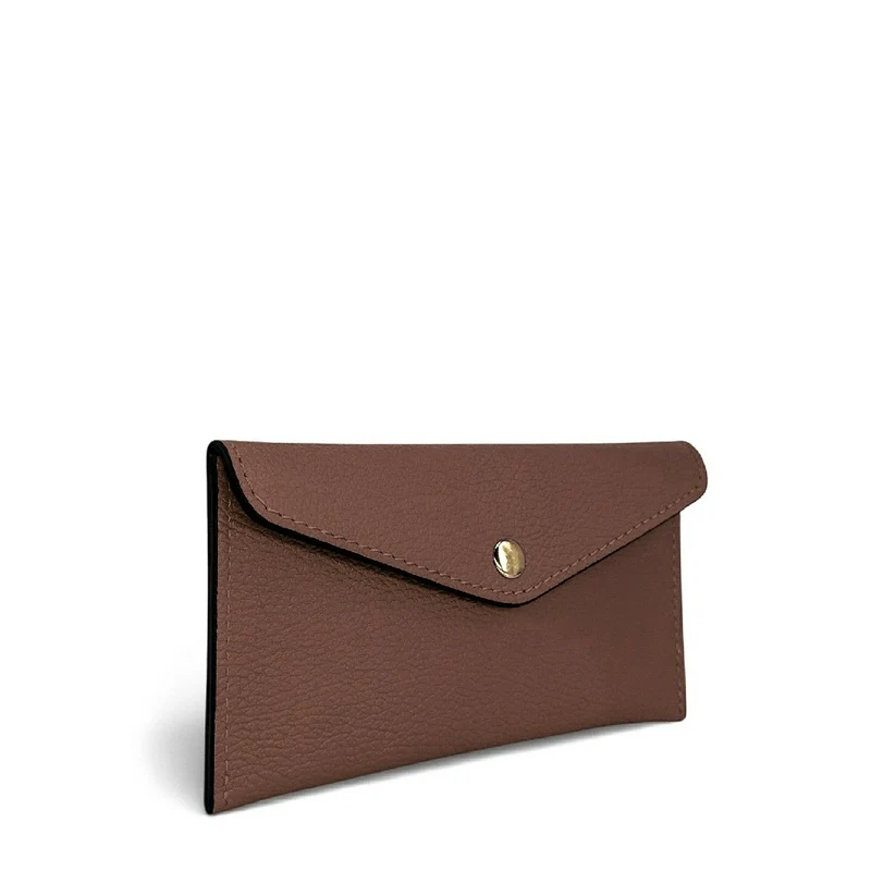 Pochette enveloppe en cuir grainé CLOE Moka