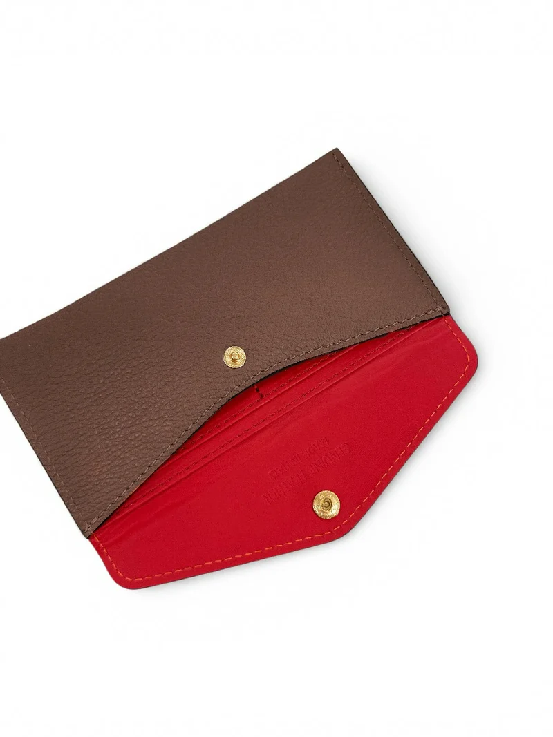 Pochette enveloppe en cuir grainé CLOE Moka