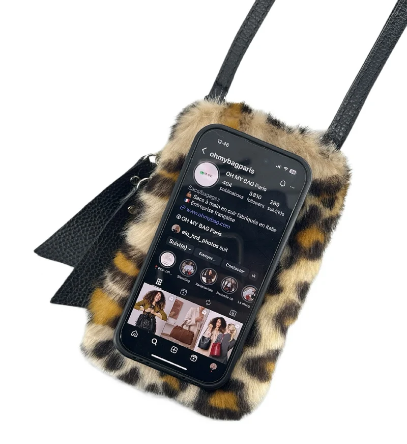 Sac pochette téléphone en cuir et poils synthétiques TABBY POCKET Léopard crème