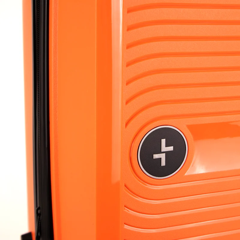Tracker Dynamo DLX Carry-on