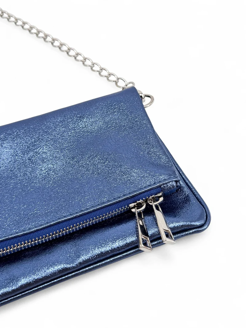 Sac pochette en cuir irisé ROXANE Bleu denim irisé