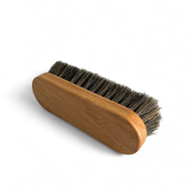 Brosse souple en bois et poils gris FAMACO