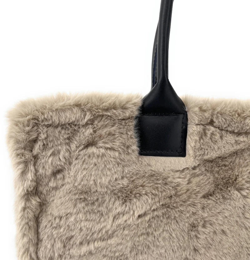 Sac cabas en fausse fourrure et cuir PILLOW Gris taupe clair
